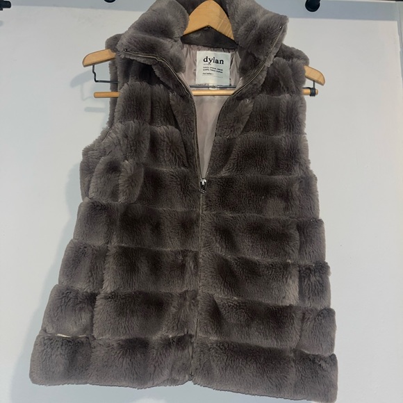 dylan Jackets & Blazers - Dylan Faux Fur Love Vest. Size Small.